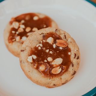Cookie amendoim e caramelo