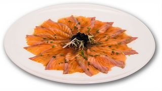 Carpaccio de salmão.