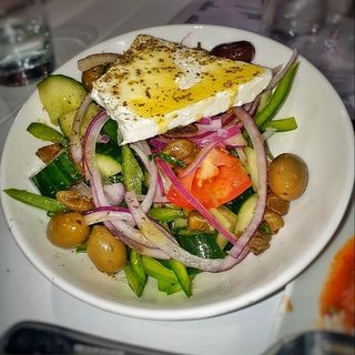 Salada Grega Tradicional - Horiátiki (Greek Horiatiki Salad)