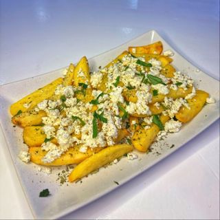 Batatas Fritas com Feta (Chips with Feta)