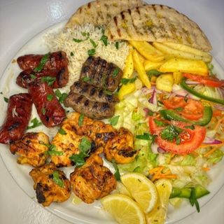 Mix de Frango, Kebab e Enchido (Chicken, Kebab & Sausage Mix)