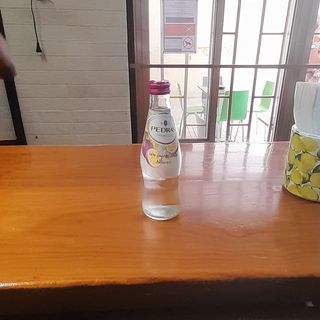 Água pedras maracujá 