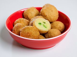 Veggie nuggets com cheese and chilly