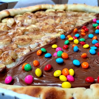 Pizza Banana caramelada