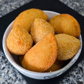 MEIO A MEIO DE SALGADINHOS (10 UNI)