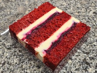SLICE CAKE RED VELVET
