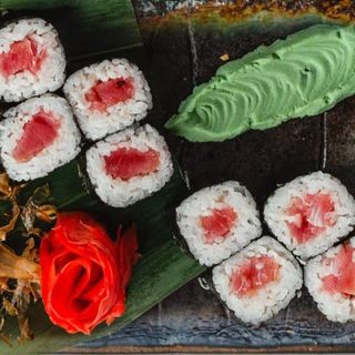 Premium Tekka Maki 8 PCS