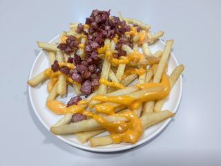 Batata Frita Com Bacon E Cheddar