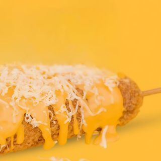 Corndog com cheddar