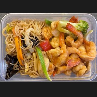 MASSA DE ARROZ COM GAMBAS