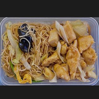 MASSA DE ARROZ COM GALINHA