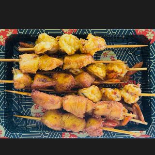 8.Espetadas de camarão e galinha