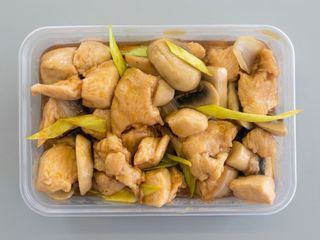 GALINHA COM COGUMELOS