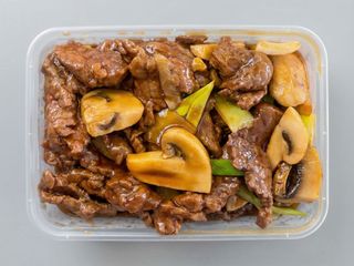 CARNE DE VACA COM MOLHO OSTRAS