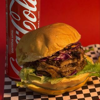 PULLED PORK BURGER