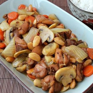 Galinha com amêndoas