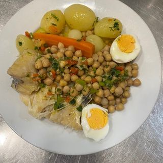Bacalhau com Grão de Bico 