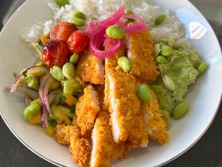 Super taça de frango e guacamole