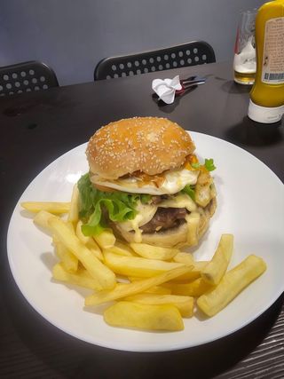 Hambúrguer a' Zuca C/ Batata Frita