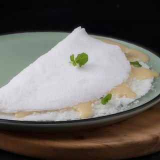 Tapioca com coco seco e leite condensado