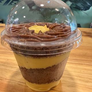 Bolo de pote Maracujá com brigadeiro