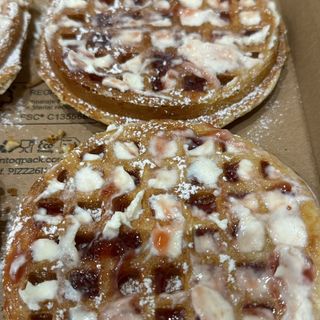 Waffle Cream Cheesy Strawberry Bites