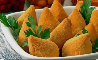 Mini Coxinha com Molho Especial