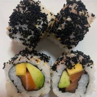 M49 Califórnia Salmão C/ Ovas de Preta Por Cima