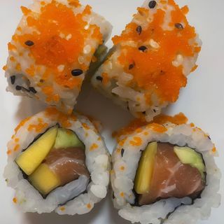 M49A Califórnia Salmão C/ Ovas de Laranja Por Cima