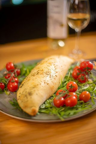 Calzone alla Romana