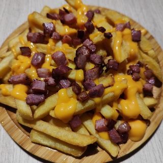 Batata com bacon e cheddar