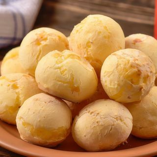 Pães de Queijo 6 unidades + Bebida (330 ml)