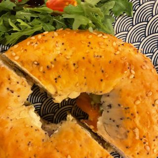 Bagel de salmão e abacate