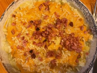 Batata Smash com strogonoff de frango e bacon  + Bebida