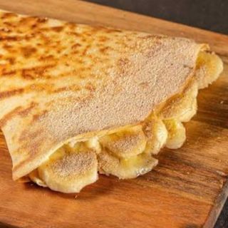Crepe banana queijo e canela 