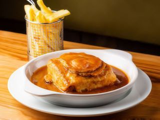 Francesinha Especial Com Batata