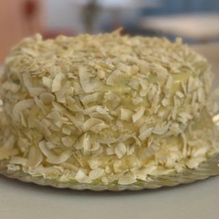 Fatia de Bolo Gelado de Abacaxi Com Coco