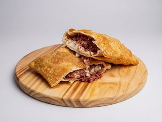 Pastel carne seca com queijo coalho 25cm