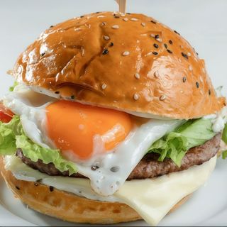 HAMBURGER DE OVO E FRANGO