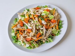 Salada de Frango Crocante