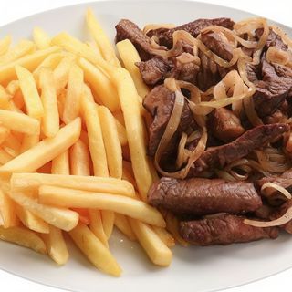 Carne de vaca acebolada com batata frita