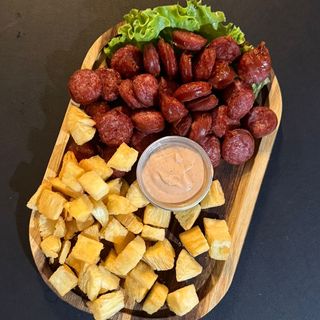 Calabresa com mandioca