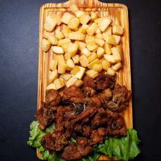 Frango a passarinho com mandioca