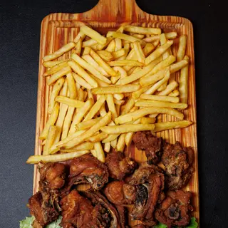 Frango a passarinha com batata frita