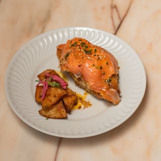 Queen Benedict Salmão Fumado