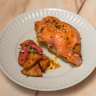 Queen Benedict Salmão Fumado