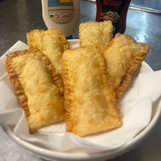 Porção mini pastéis de carne de vaca 