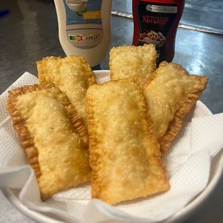 Porção mini pastéis de frango com Catupiry 