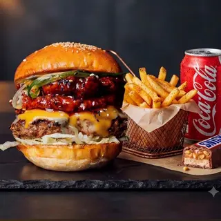 Outro nivel Burger + Batata fritas + Bebida + Chocolate