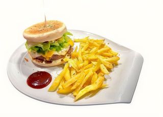 Hambúrguer Carne da Vazia em bolo do caco com batata frita caseira